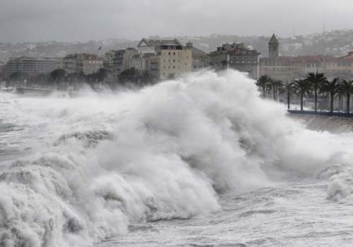 tempête grosses vagues Cannes 